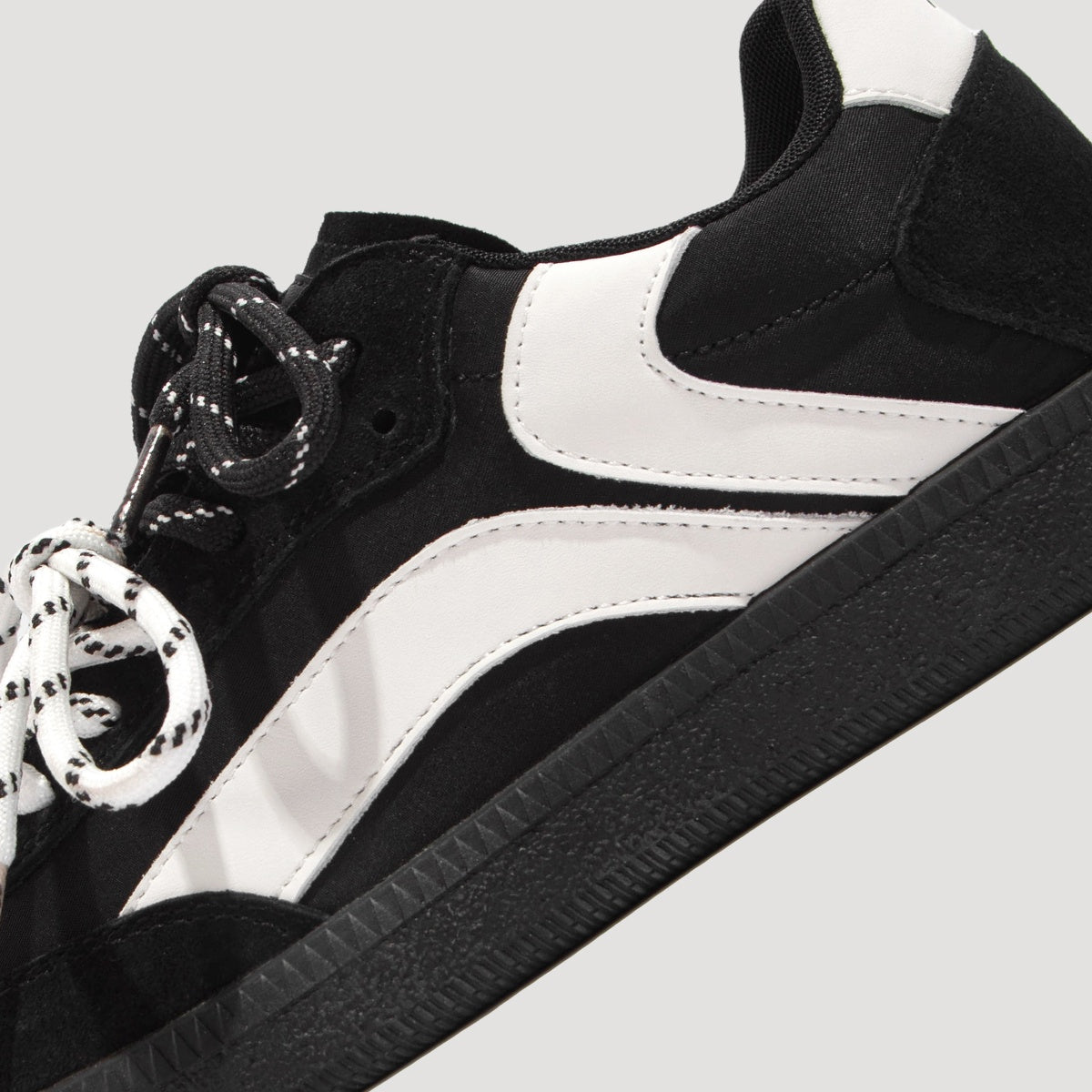 The Switch Sneakers Black
